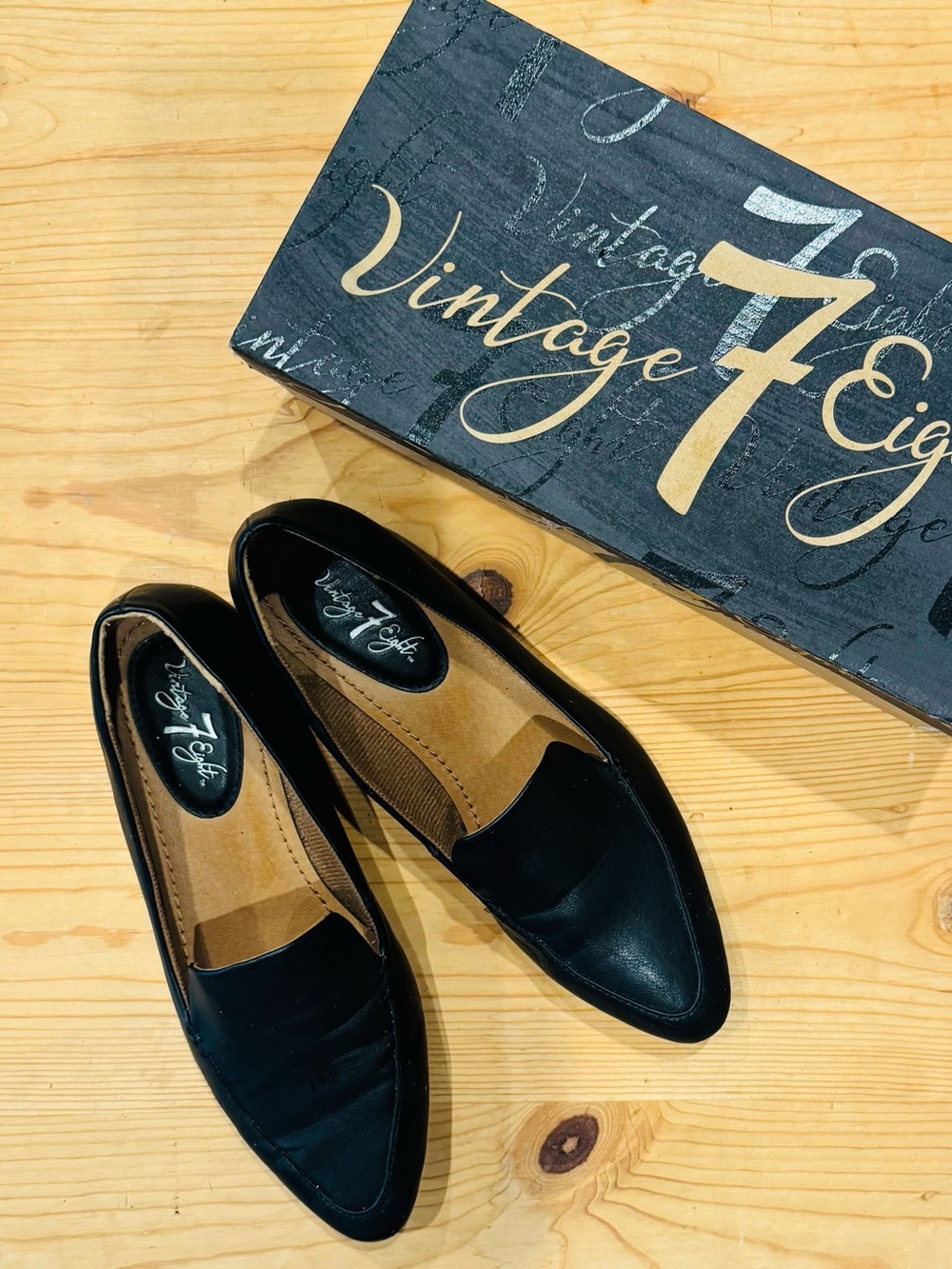 VINTAGE 7 EIGHT Black Women’s Pointed Loafers